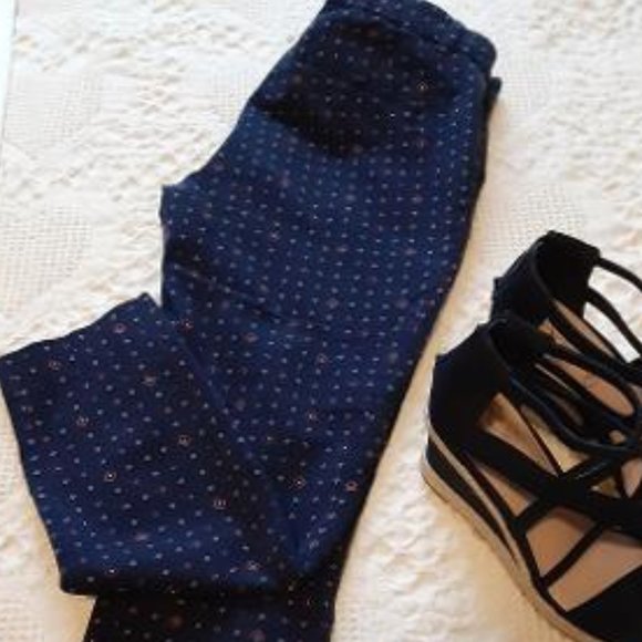 Gap Fashion Capri - Navy, red and white accents - Picture 3 of 8